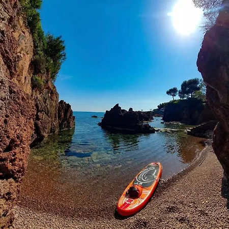 Appartamento Boulouris, Grand 2 à 4 Personnes à 5min à Pied Des Plages