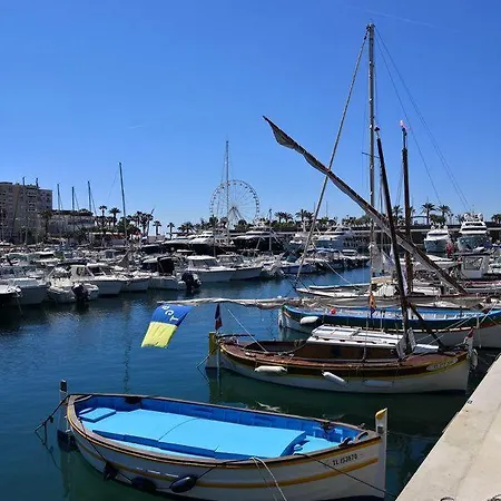 Boulouris, Grand 2 à 4 Personnes à 5min à Pied Des Plages Appartamento
